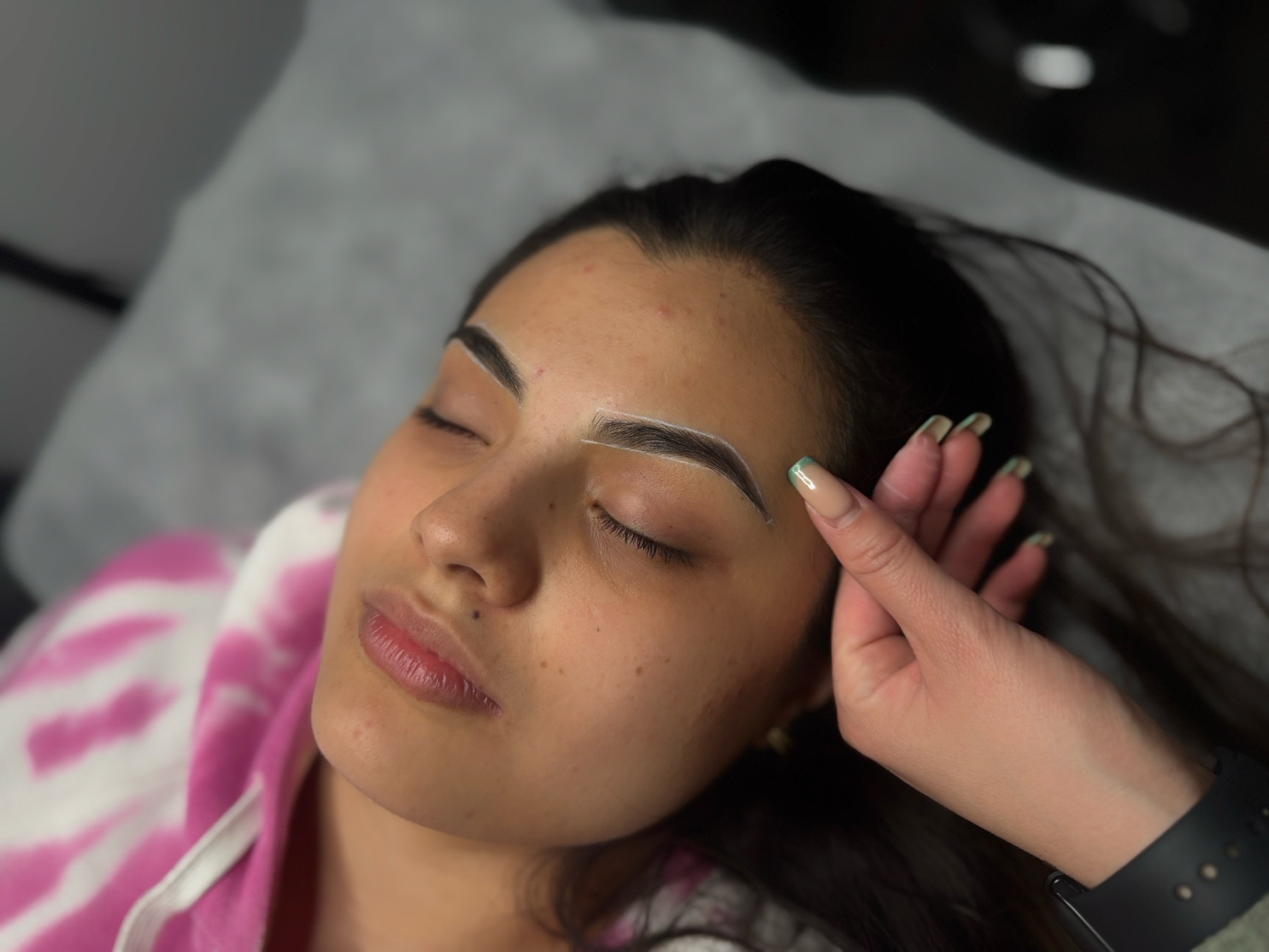 Diseño y mapeo profesional de cejas